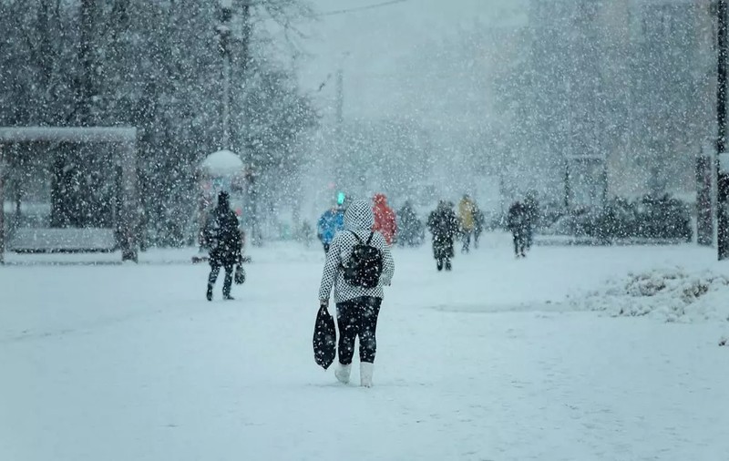 Informare meteo de precipitații, ninsori și vânt puternic, până luni noapte. Zonele vizate de atenționarea ANM
