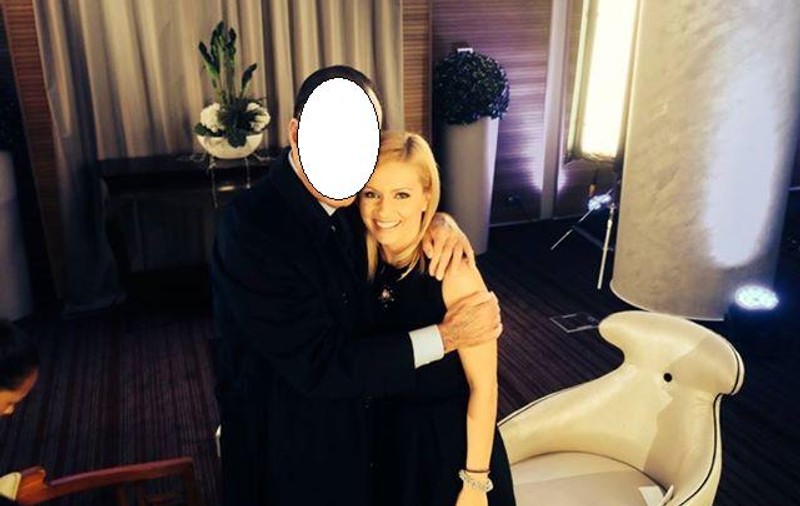 Simona Gherghe, în braţele unuia dintre CEI MAI CUCERITORI BĂRBAŢI din LUME | FOTO
