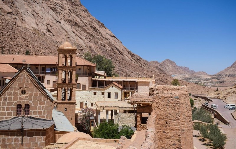 Unul dintre cele mai sfinte locuri din lume de pe muntele Sinai, transformat într-un mega-resort de lux