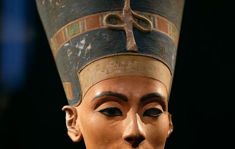 MISTER DEZLEGAT. El a realizat bustul reginei Nefertiti