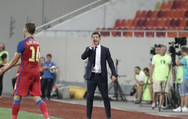 Unde va sta suspendatul Rădoi și ce are voie să facă la stadion