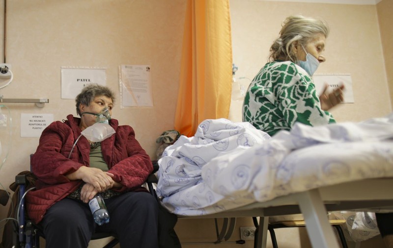 Explozie a infecțiilor respiratorii acute. Peste 140.000 de cazuri săptămâna trecută, record pentru decembrie în ultimii 10 ani