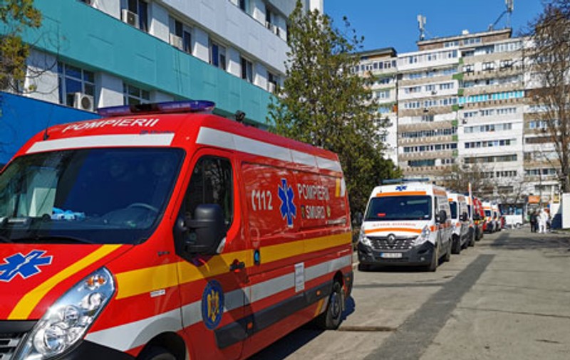 Un bărbat acuzat că și-a ucis părinții a ajuns la Spitalul Județean Galați cu arsuri grave, suferite în centrul de arest preventiv