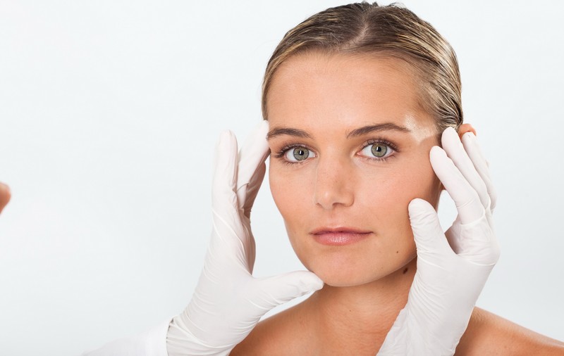 EXCLUSIV. Vreau să îmi fac o intervenţie chirurgicală estetică. Ce trebuie să ştiu şi care sunt regulile? Esteticianul Adina Alberts răspunde