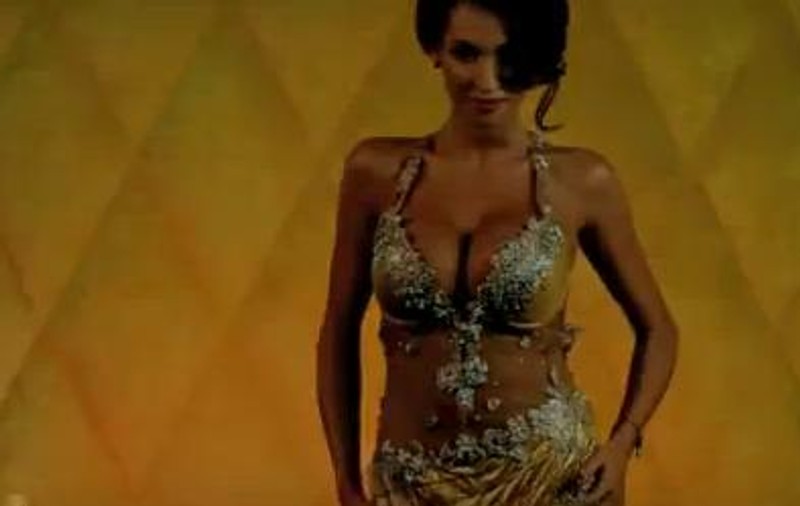 Nicoleta Luciu, PRIMUL VIDEOCLIP cu SILICOANELE la ÎNAINTARE! Vezi cum se UNDUIEȘTE ”OBRAZNICĂ” pe ritmuri nebune! VIDEO