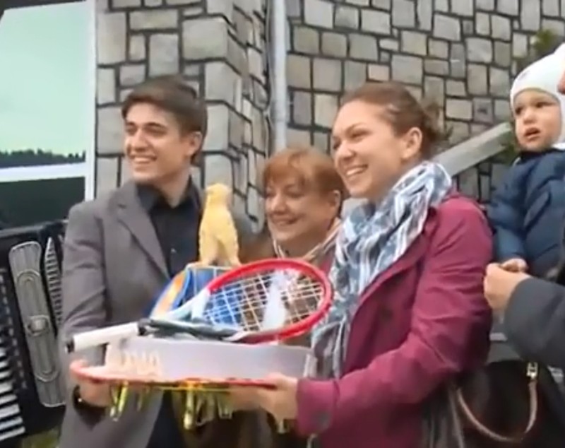 VIDEO | Cine este lăutarul care a animat petrecerea campionilor de la CFR Cluj. Iulian de la Ciocănești le-a cântat unor sportivi celebri: Simona Halep, Ilie Năstase sau Lucian Bute