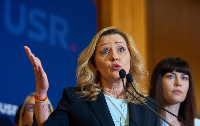 Elena Lasconi spune că USR a fost exclus din coaliție, în timp ce PSD-PNL-UDMR au revenit la negocieri: „Bolojan trebuia să mă sune, dar s-a dus la Ciolacu”