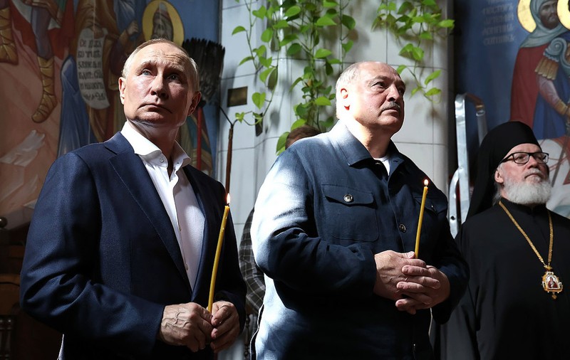 Vladimir Putin și Aleksandr Lukașenko, întâlnire la o mănăstire rusă de pe o insulă de lângă Sankt Petersburg | VIDEO