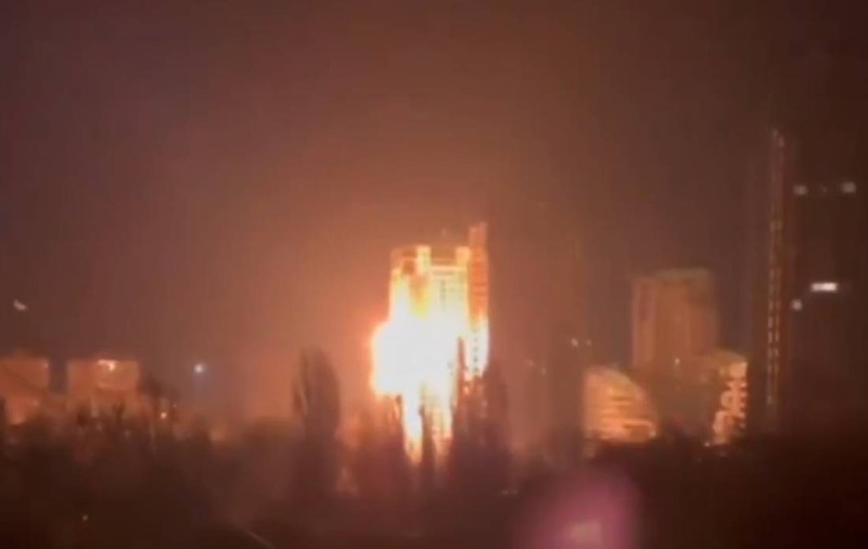 Incendii în Kiev după un atac masiv al Rusiei asupra Ucrainei: un mort, 24 de răniți, printre care o femeie însărcinată și un copil