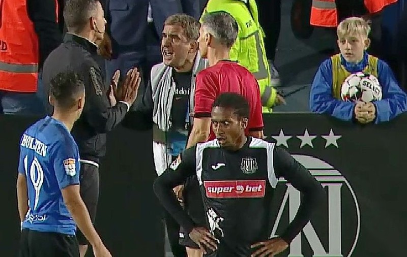 Eliminat de pe bancă, Hagi a luat foc la adresa arbitrajului lui Adrian Comănescu, din Viitorul - Poli Iași 2-1: ”A început războiul”