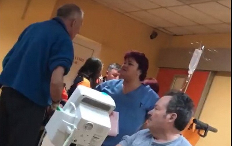 O asistentă de la Spitalul Județean Oradea s-a răstit la pacienți. Scena revoltătoare a fost filmată / VIDEO