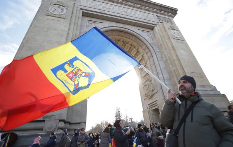 Ce nu s-a văzut la TV de la parada militară de 1 Decembrie, la Arcul de Triumf din București