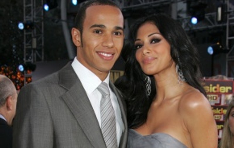 Nicole Scherzinger vrea să cânte cu pilotul Hamilton