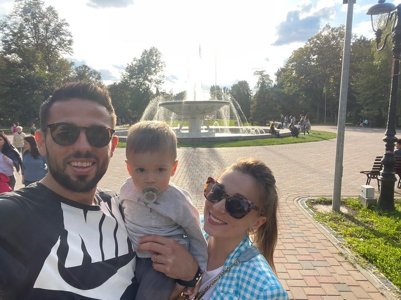 Alături de familie