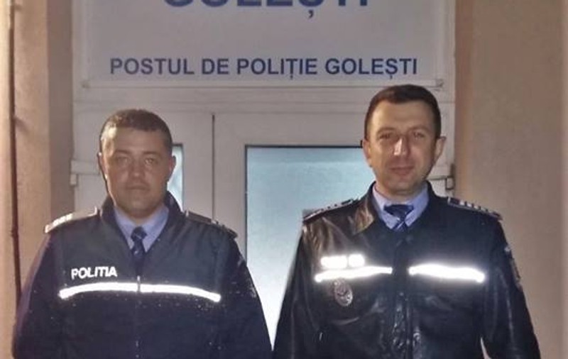 Doi polițiști din Vrancea au cărat în spate un bărbat care voia să se omoare. Vrânceanul mai încercase să-și ia viața aruncându-se în fața trenului