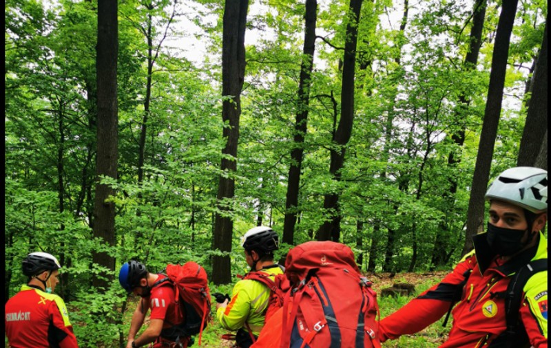 Un turist de 53 de ani a fost găsit mort în Munții Gutâi