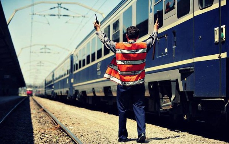 Trenurile pe ruta București-Constanța, afectate din cauza furtului de componente feroviare. Cât de mari vor fi întârzierile