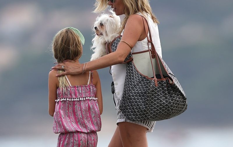 Kate Moss, plină de vănătăi. Uite în ce hal arată picioarele ei! | FOTO