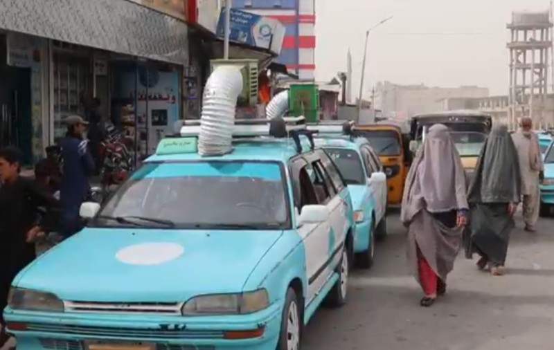 Taxiurile din Afganistan reinventează clima: improvizații cu butoaie și țevi pentru a face față temperaturilor de peste 40°C I VIDEO   
