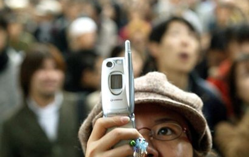Astăzi, telefonia mobilă sărbătoreşte 40 de ani de la primul apel. Vezi aici cine pe cine a sunat!