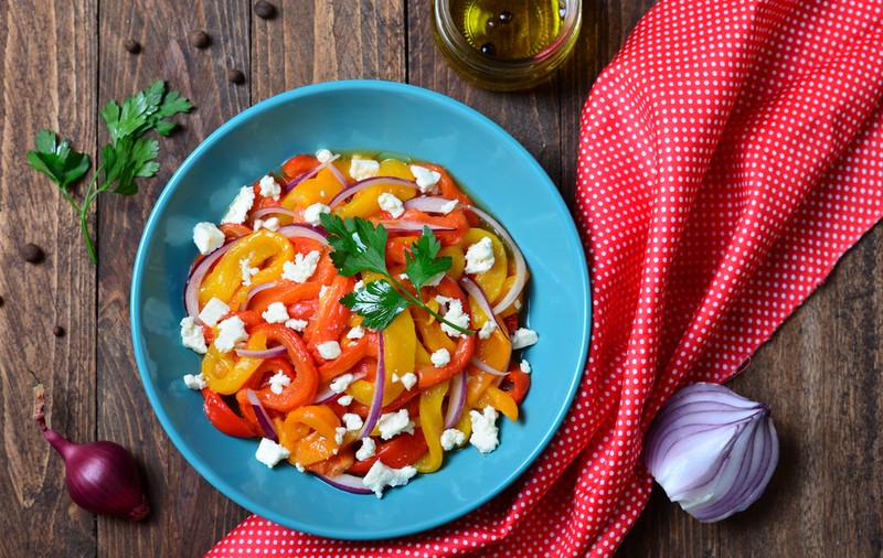 Salată de ardei copți - rețete simple și gustoase