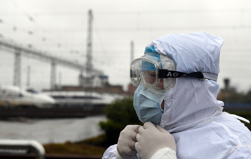 Un chinez de 100 de ani s-a vindecat de coronavirus. Ce tratament a primit