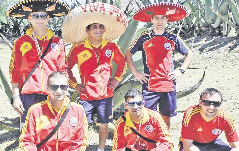 În timp ce tricolorii lui Piţurcă se zbat să ajungă la turneul final din Brazilia, naţionala oamenilor fără adăpost din România a participat la o competiţie similară în Mexic