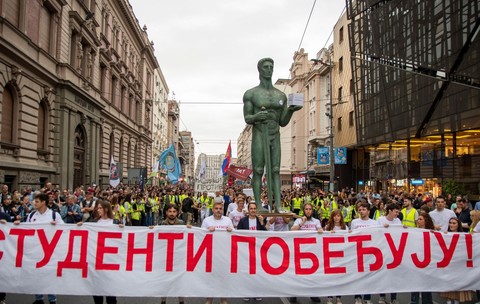 Coloană de studenți la depunerea semnăturilor pentru alegerile parlamentare din Serbia Sursa foto: Profimedia