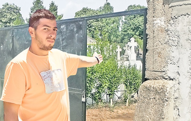 Un tânăr care tocmai şi-a înmormântat o rudă la Popeşti-Leordeni: "Îmi scot bunicul din cimitirul groazei"