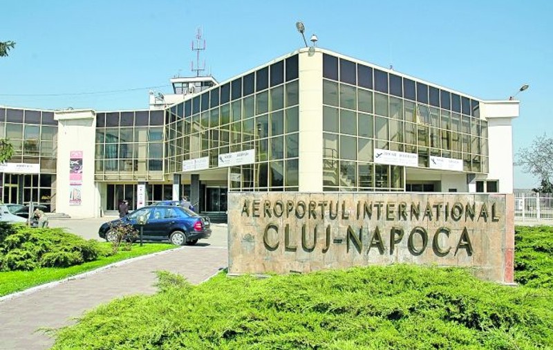 Un transport de măşti, costume și mănuși de protecţie pentru Italia, blocat pe Aeroportul Cluj