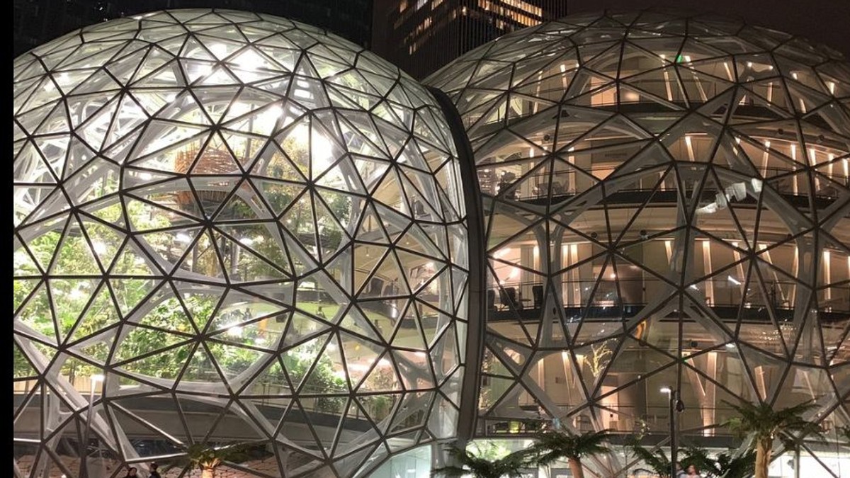 Islanda vrea să exporte banane și să dezvolte resorturi tropicale la Oceanul Arctic. Sferele Amazon din Seattle (foto) au fost inspirația pentru proiect