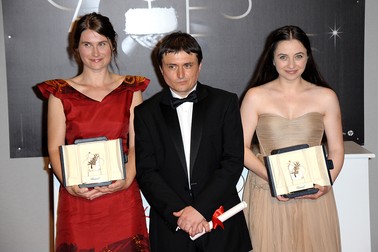 Cristina Flutur, Cristian Mungiu și Cosmina Stratan la Festivalul de la Cannes 2012. Foto: Hepta