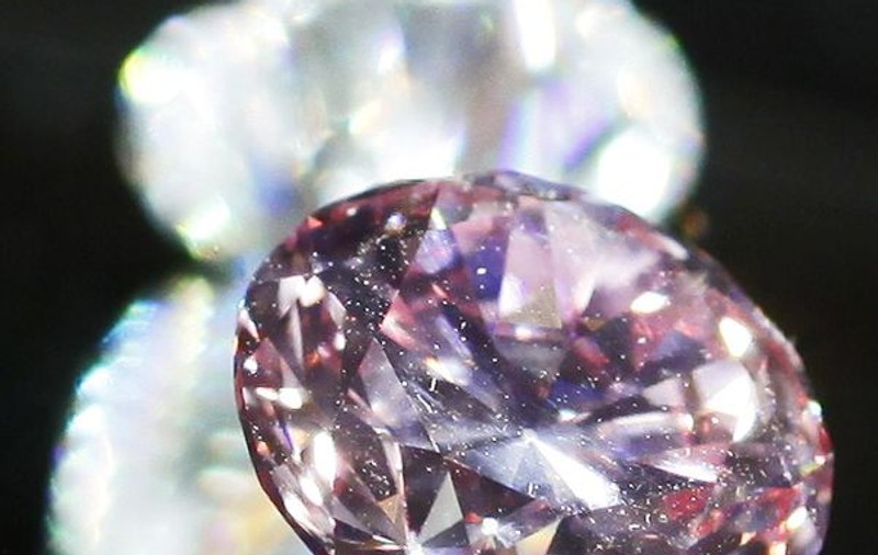 Martian Pink, cel mai mare diamant roz scos vreodată la licitație, a fost vândut pentru o sumă record