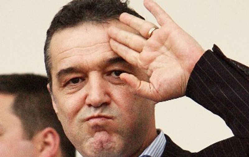 Gigi Becali a fost "săltat" de poliţie şi reţinut!