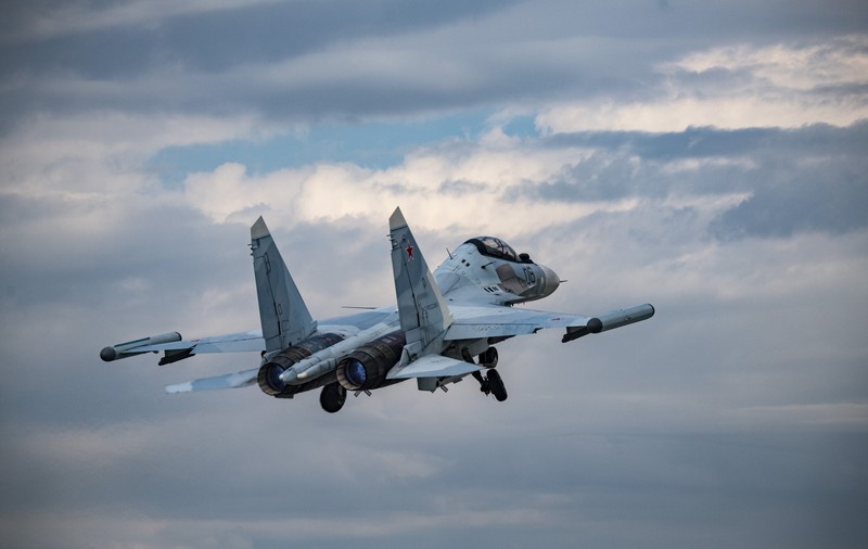 Varșovia vine cu detalii despre incidentul de deasupra Mării Negre. Avionul polonez „a pierdut controlul” după ce avionul rusesc i-a tăiat calea