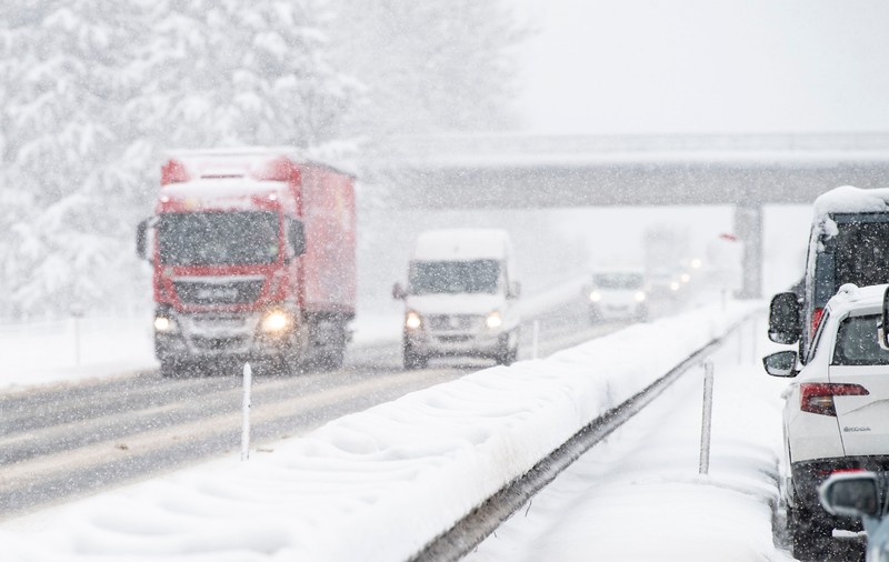 Vreme rece cu lapoviţă şi ninsoare, săptămâna viitoare, inclusiv în București. Când vor mai crește temperaturile