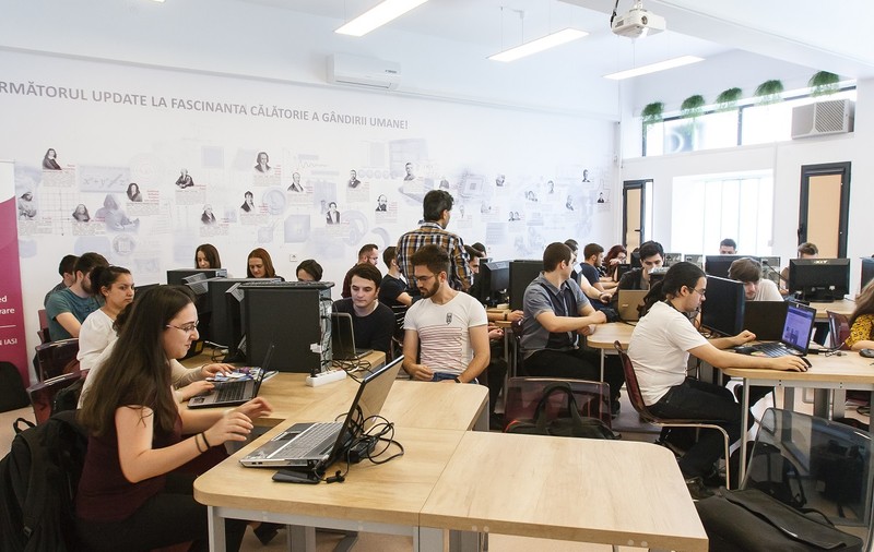 Cum vor să atragă studenți universitățile din Iași: fără examene de admitere și regula „plătești o taxă, te înscrii la câte specializări vrei”