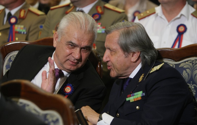 Ilie Năstase, general cu cercel. Fostul tenismen a afișat un look nonconformist la aniversarea a 70 de ani de la înființarea CSA Steaua București