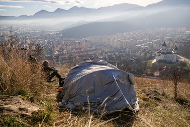 Costică Calmuschi se uită înspre oraș
