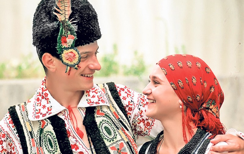 A trecut Valentine’s Day, vine sărbătoarea românească a iubirii! De Dragobete, fetele adună apă «născută din zâmbetul zânelor»