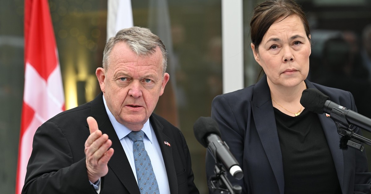 Lars Løkke Rasmussen și Vivian Motzfeldt țin o conferință de presă în fața Ambasadei daneze la Washington D.C. Foto: Profimedia