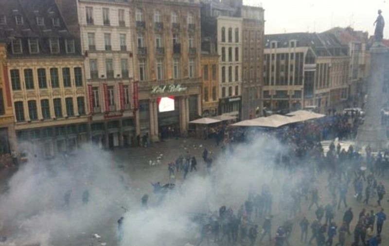 FOTO & VIDEO / LIGA EUROPA. Violenţe între fanii echipei Everton şi poliţia franceză