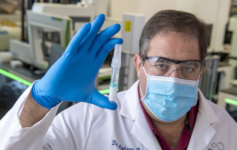 Andrew Brooks, bărbatul care a dezvoltat primul test rapid pentru COVID-19, a murit la vârsta de 51 de ani