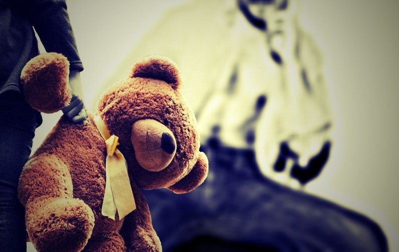 Un individ de 69 de ani a violat o fată de 14 ani, în Vaslui. Este revoltător cum a păcălit-o