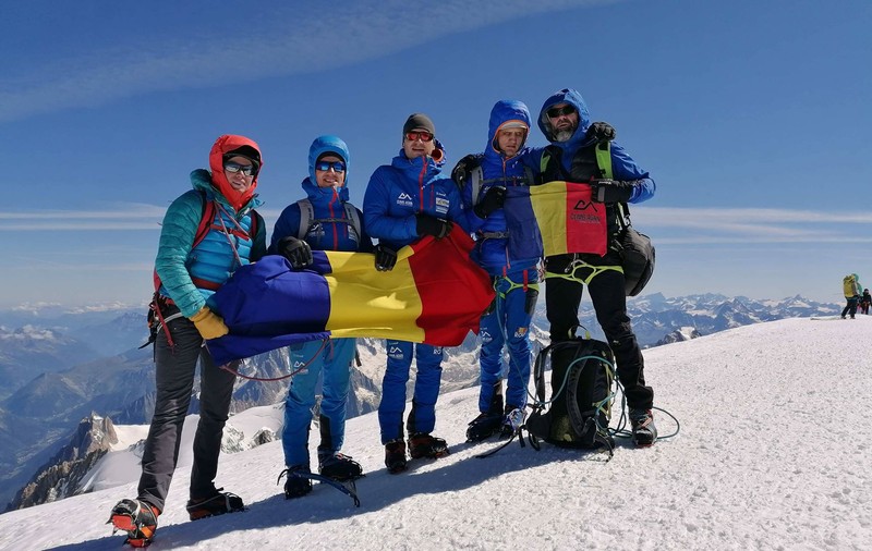Doi sportivi români cu grave deficiențe de vedere au cucerit Mont Blanc: „Am transformat imposibilul în posibil”