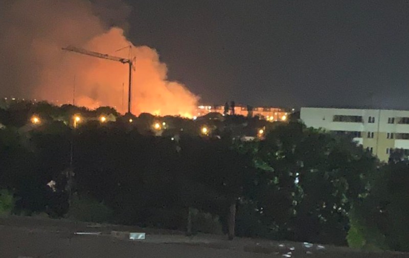 Incendiu de vegetație în cartierul Rahova. Aproximativ două hectare au fost afectate