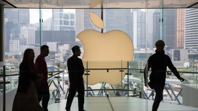 Apple valued 2 trillion USD, most valuable company again