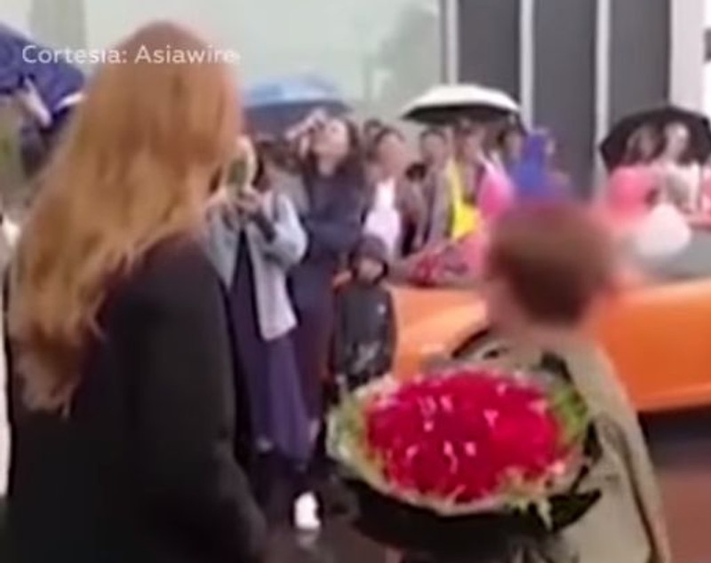 I-a cerut mâna și i-a adus în dar un Lamborghini, dar a fost refuzat. Banii nu cumpără tot | FOTO & VIDEO
