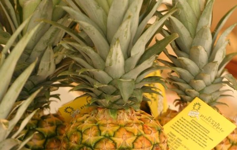 Se judecă cu supermarket-ul după ce un ananas i-a căzut în cap 