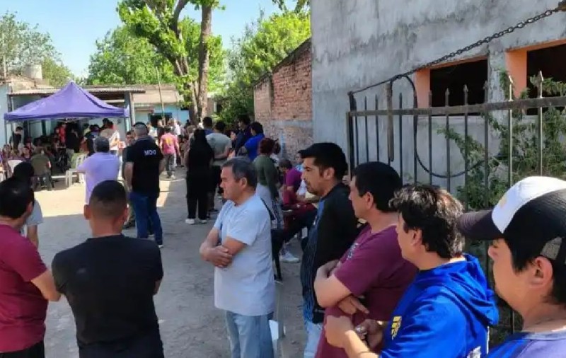 Un bărbat a apărut viu și nevătămat la propria înmormântare, în Argentina: „Nu sunt eu în sicriu. Vin de la o băută cu prietenii”